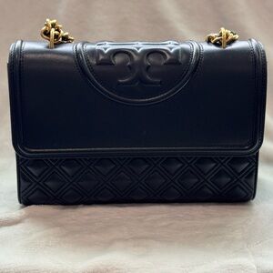 Chic Black Quilted Shoulder Bag